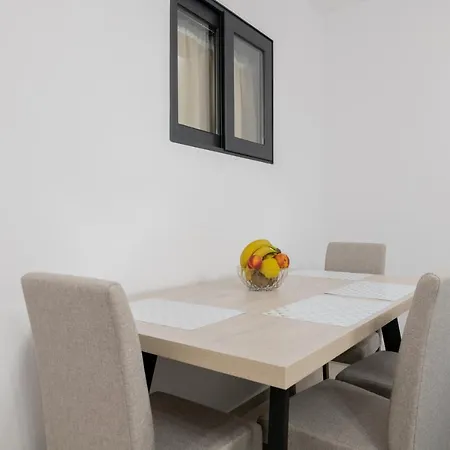 Apartment Ervin's By 